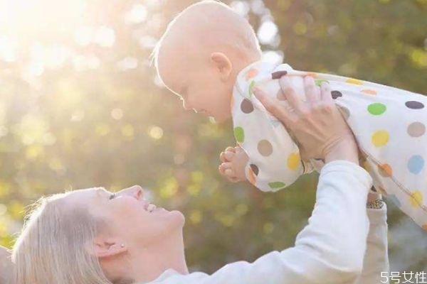 宝宝晒多久太阳才补钙,宝宝晒太阳补钙要晒多久 宝宝晒多久太阳才补钙,宝宝晒太阳补钙要晒多久