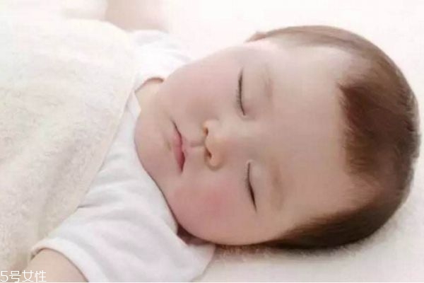 宝宝睡觉流口水打呼噜什么,孩子睡觉打呼噜流口水是什么原因