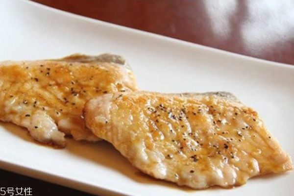 宝宝三文鱼辅食的做法,幼儿吃三文鱼的做法 宝宝三文鱼辅食的做法,幼儿吃三文鱼的做法