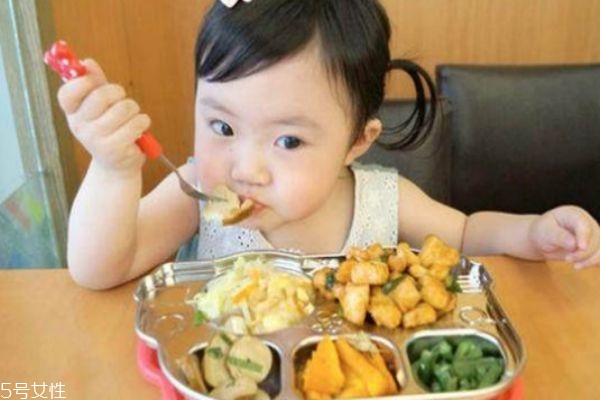 宝宝不爱吃饭的原因有哪些,小孩不吃饭是什么原因? 宝宝不爱吃饭的原因有哪些,小孩不吃饭是什么原因?