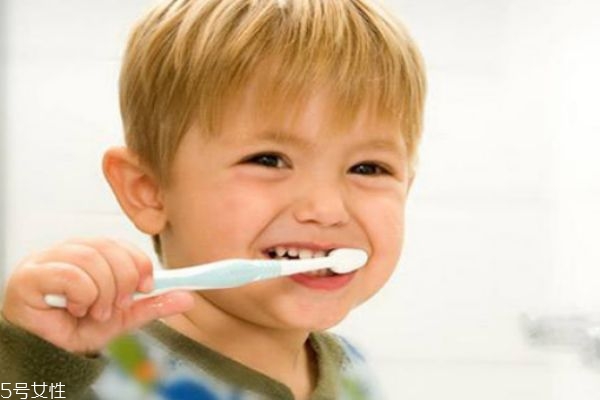 小朋友刷牙的正确方法视频,宝宝刷牙的正确方法