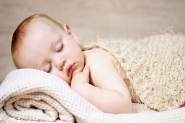 睡出好头型,宝宝睡出好头型