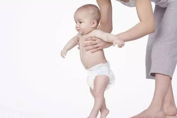 走路踮脚怎么回事,宝宝踮脚走路原因