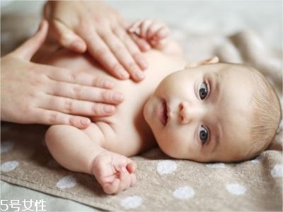 宝宝肚子胀气怎么办快速排气,宝宝肚子胀气怎么办?