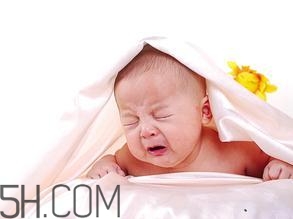 改善宝宝吐奶的方法,怎样改善宝宝吐奶的情况啊