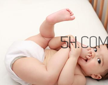 小孩子便便是绿色的是怎么回事,宝宝拉绿屎是怎么回事?