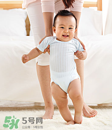 宝宝八字脚是怎么回事,宝宝内八字脚是什么原因形成的 宝宝八字脚是怎么回事,宝宝内八字脚是什么原因形成的