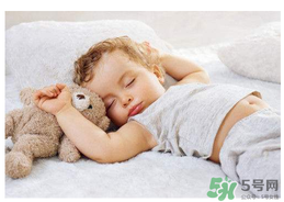 宝宝发烧能不能吹空调睡觉,宝宝发烧能不能吹空调?