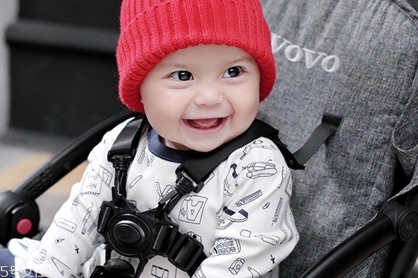 婴儿出牙磨牙怎么办,婴儿磨牙怎么回事