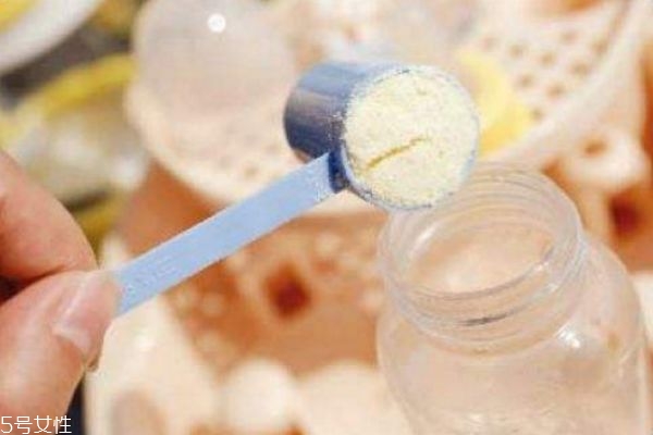 奶粉按照比例冲调,婴儿奶粉冲调比例