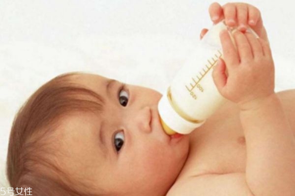 婴儿几个月可以换奶粉牌子,宝宝几个月换奶粉合适 婴儿几个月可以换奶粉牌子,宝宝几个月换奶粉合适