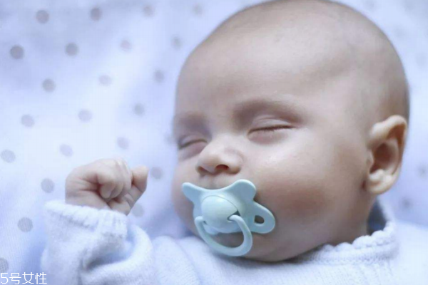 使用安抚奶嘴注意事项,正确使用安抚奶嘴的方法 使用安抚奶嘴注意事项,正确使用安抚奶嘴的方法