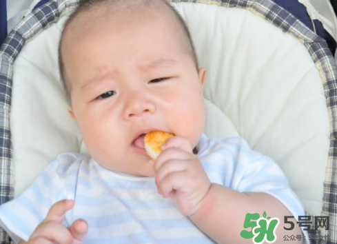 磨牙饼干吃到什么程度就不能再用了,磨牙饼干的作用