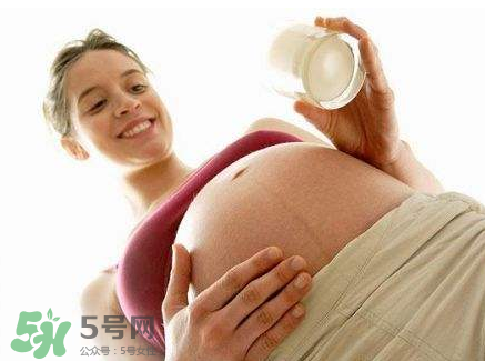 奶粉中含有叶酸还需要额外补充吗,奶粉含叶酸还用吃叶酸吗 奶粉中含有叶酸还需要额外补充吗,奶粉含叶酸还用吃叶酸吗