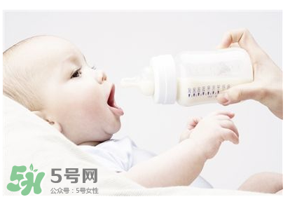 奶粉有点腥味正常吗,奶粉有腥味是怎么回事