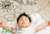 婴儿该不该用枕头,婴儿要不要用枕头