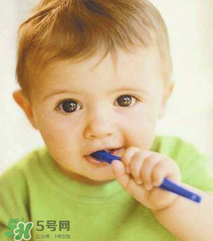 三岁宝宝能用含氟的牙膏吗,宝宝能用含氟的牙膏吗