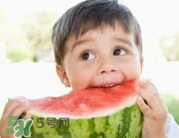 宝宝发烧最好的三种水果,宝宝发烧适合吃水果吗