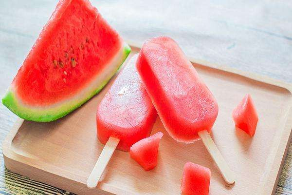 西瓜吃多了会有什么反应(西瓜吃多了会有什么反应) 西瓜吃多了会有什么反应(西瓜吃多了会有什么反应)