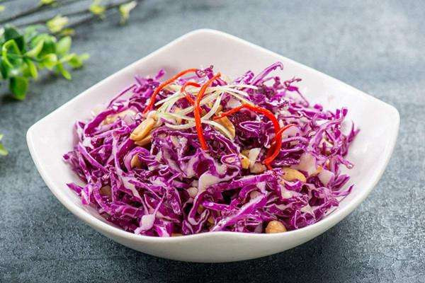 紫甘蓝可以生吃吗(紫甘蓝可以生吃吗蔬菜沙拉)