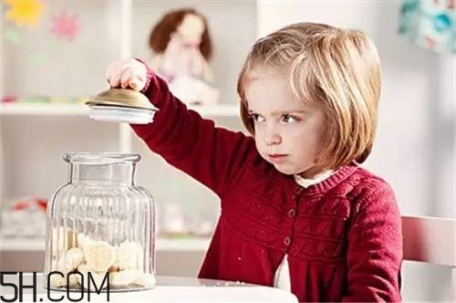 儿童多动症的表现都有哪些,小儿多动症有哪些症状怎么治疗 儿童多动症的表现都有哪些,小儿多动症有哪些症状怎么治疗