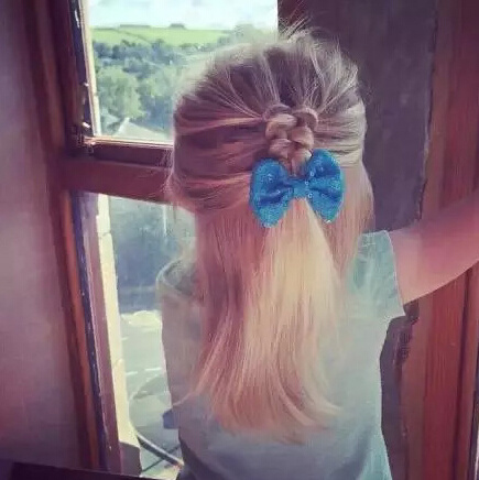 适合小女孩子的发型,小女生适合的发型