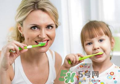 宝宝乳牙龅牙的原因,新生儿有乳牙是怎么回事 宝宝乳牙龅牙的原因,新生儿有乳牙是怎么回事