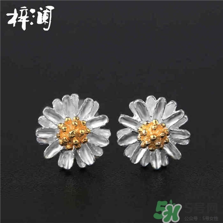 耳钉多久换一次比较好,什么牌子的耳钉在1000左右的