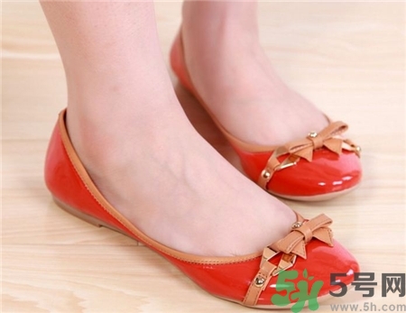 穿单鞋掉跟怎么办,穿单鞋总是掉跟怎么办