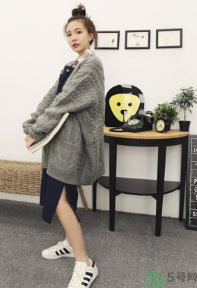 针织衫搭配技巧,针织衫搭配技巧粉色连衣裙搭配技巧