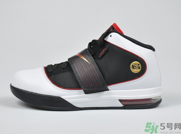 耐克运动鞋可以水洗吗?,耐克运动鞋可以水洗吗 贴吧