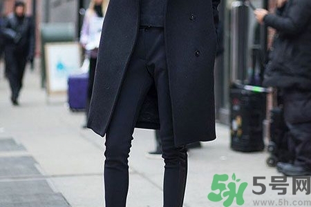 黑色裤子搭配什么颜色的鞋子好看,黑色裤子搭配什么颜色的鞋子好