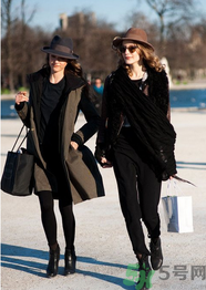 冬天穿裙子穿什么袜子,秋冬穿裙子怎么搭配袜子