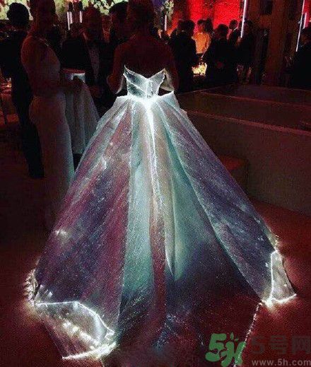 发光的裙子,夜光石会一直发光吗