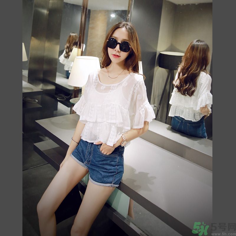 衣服胸前怎样加装饰,衣服胸前的挂饰叫什么