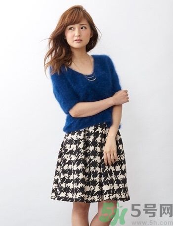 短款毛衣图片,时尚女款毛衣短款毛衣