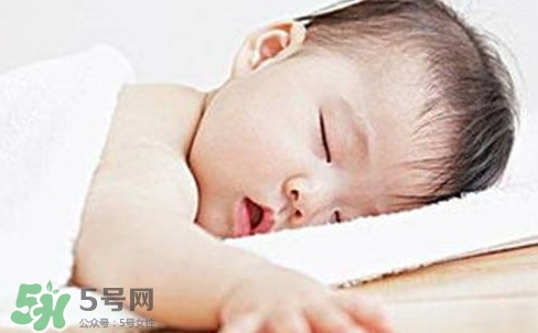 孩子睡觉打呼噜是什么原因引起的,七岁孩子睡觉打呼噜是什么原因