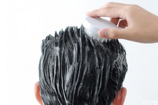 茶麸洗头有什么好处,茶麸洗头的害处 茶麸洗头有什么好处,茶麸洗头的害处