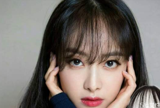 发质硬刘海翘起来,刘海很硬很翘怎么办