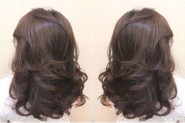 烫发后长长了怎么剪,烫发后头发长了怎么剪