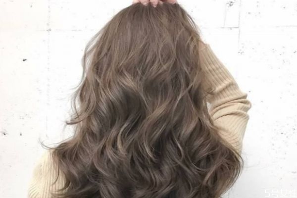 烫发后怎么护理卷发,头发烫卷后怎么护理