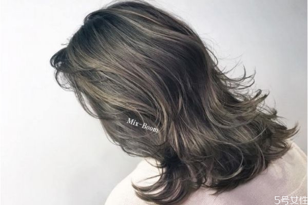 染发时间越久越显色吗,染发是越久越上色吗 染发时间越久越显色吗,染发是越久越上色吗