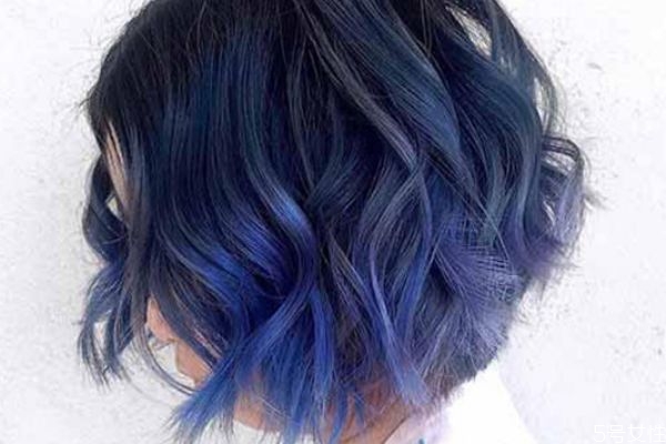 蓝头发染得上棕色吗,蓝色头发能染成棕色吗