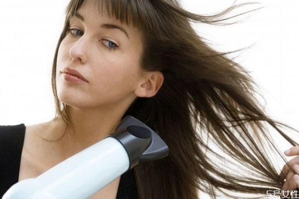 洗完头怎样不炸毛,怎样洗完头之后不炸毛