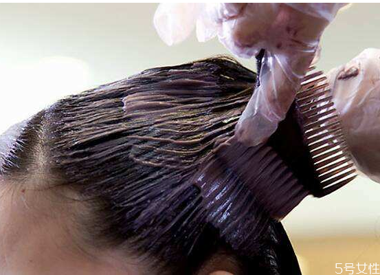 染黑后想换颜色怎么办用12度双氧加啥褪色,染黑后想换颜色怎么办? 染黑后想换颜色怎么办用12度双氧加啥褪色,染黑后想换颜色怎么办?