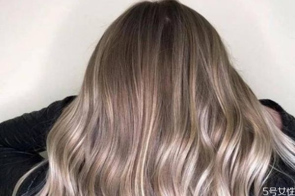 漂过的头发只能剪掉么,把漂过的头发剪掉还能恢复吗