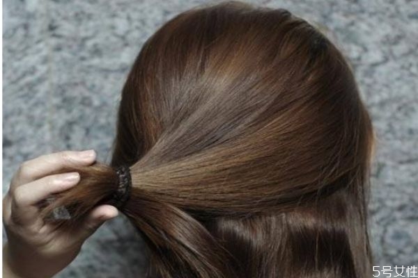 扎头发会让发际线后移吗,经常扎头发发际线会后移吗