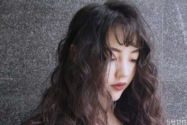 粗硬的头发适合烫羊毛卷吗,头发硬可以烫羊毛卷吗 粗硬的头发适合烫羊毛卷吗,头发硬可以烫羊毛卷吗