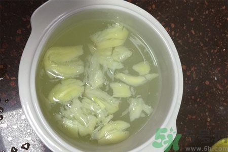 小孩咳嗽能喝大蒜水吗,小孩子咳嗽吃大蒜水有用吗