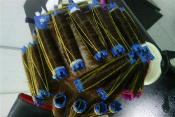 烫发压杠痕迹是什么样子,烫发压杠痕迹怎么处理